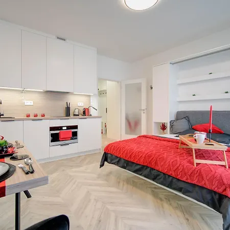 Relax With Free Parking, 10 Mins Walk To Centre