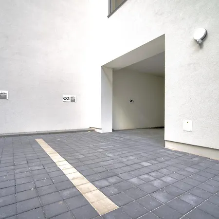 Relax With Free Parking, 10 Mins Walk To Centre Brno