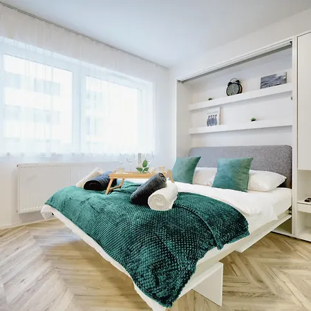 Relax With Free Parking, 10 Mins Walk To Centre Brno