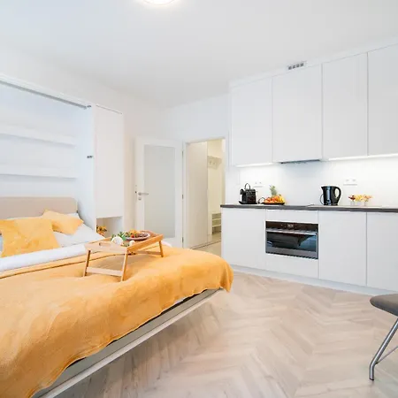 Relax With Free Parking, 10 Mins Walk To Centre Apartment
