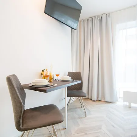 Apartment Relax With Free Parking, 10 Mins Walk To Centre *