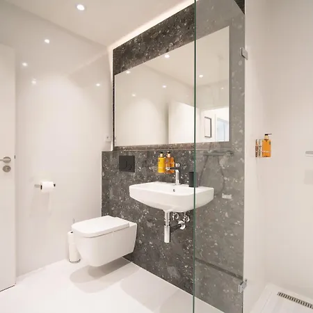 Relax With Free Parking, 10 Mins Walk To Centre Apartment