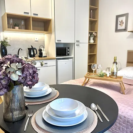 Apartment Relax With Free Parking, 10 Mins Walk To Centre