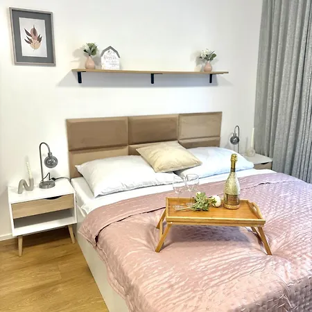 Apartment Relax With Free Parking, 10 Mins Walk To Centre *