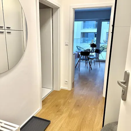 Relax With Free Parking, 10 Mins Walk To Centre Apartment Brno